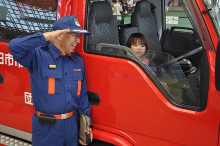 消防団車両展示
