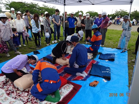 心肺蘇生法の様子