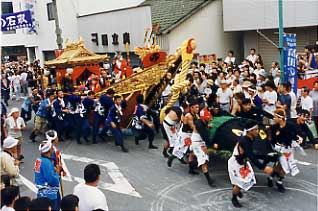 鳥出神社の鯨船行事