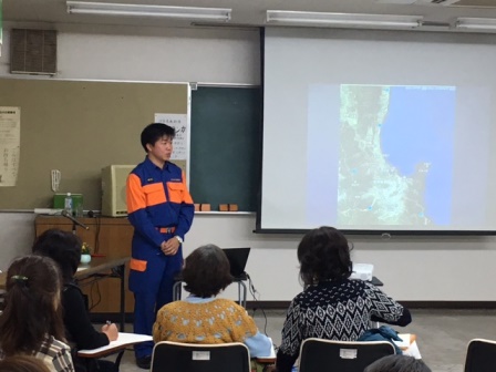 講演中の北村君です