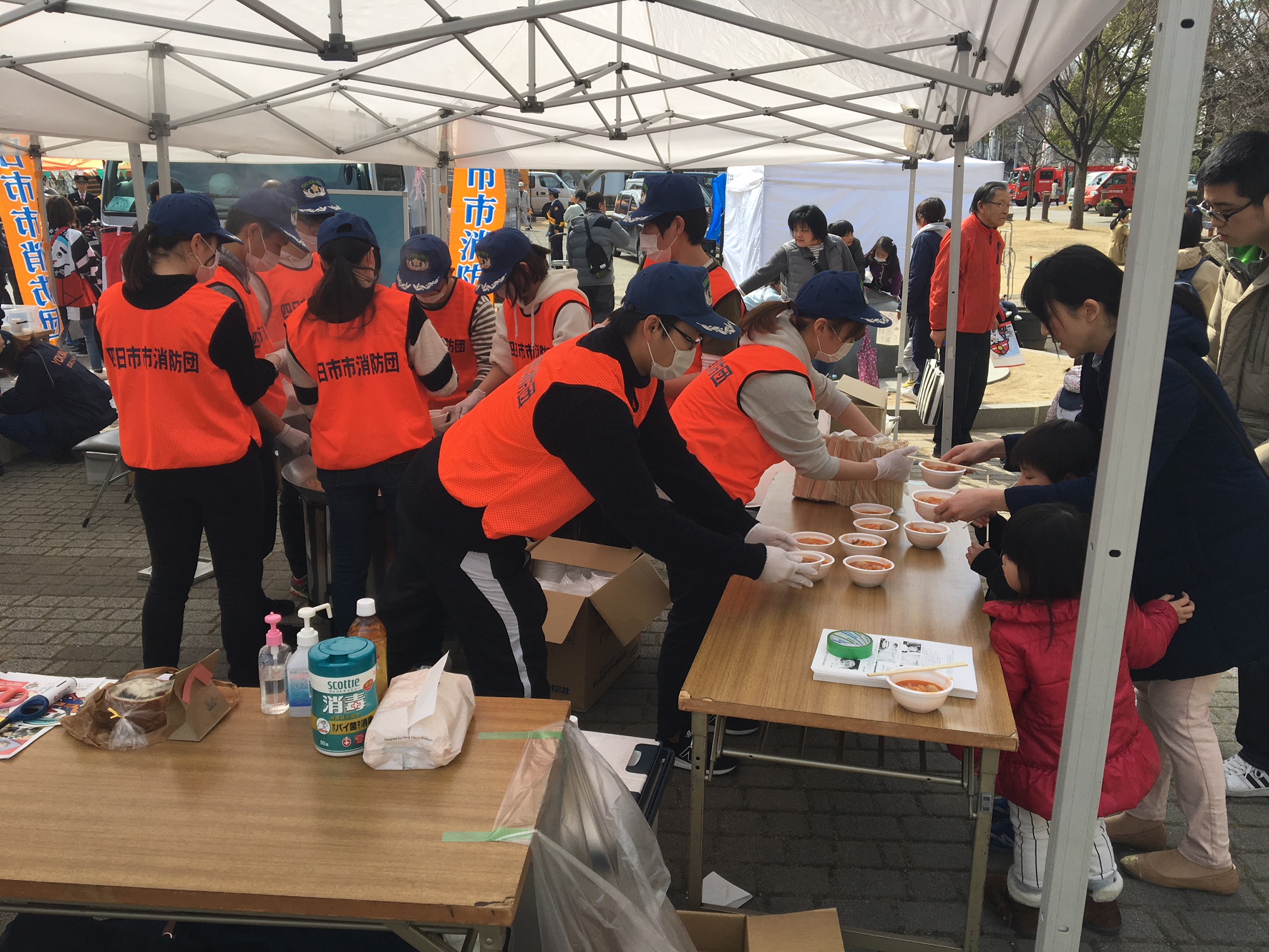 学生機能別団員による炊き出し