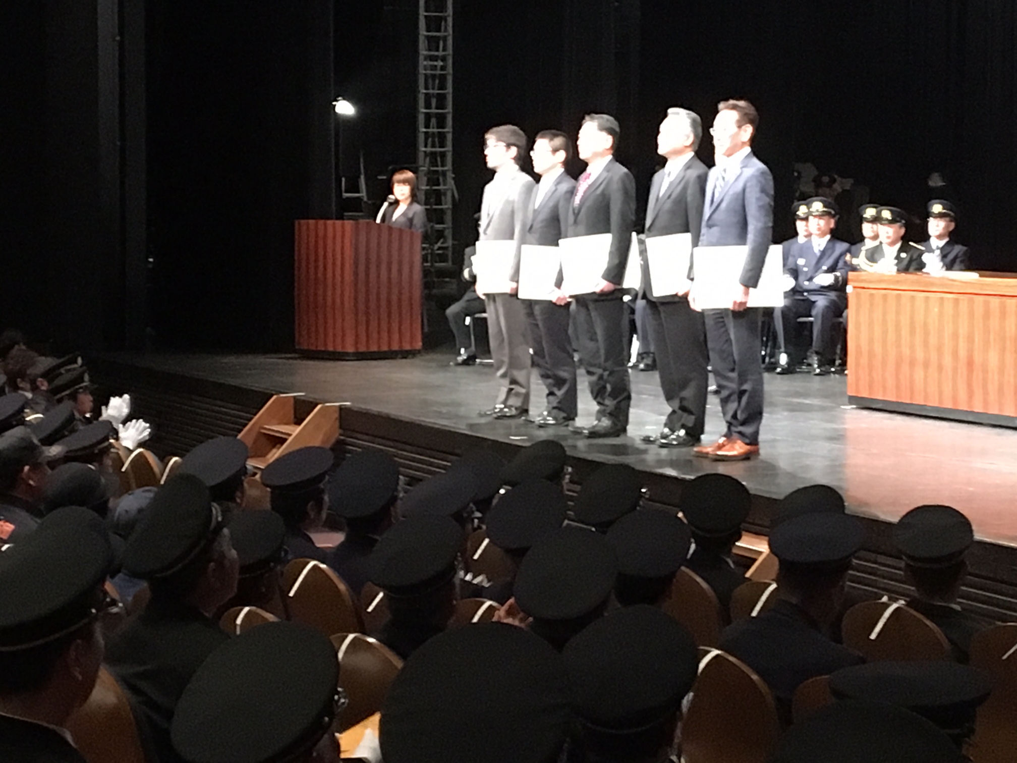 感謝状を授与する消防団協力事業所5団体の代表者