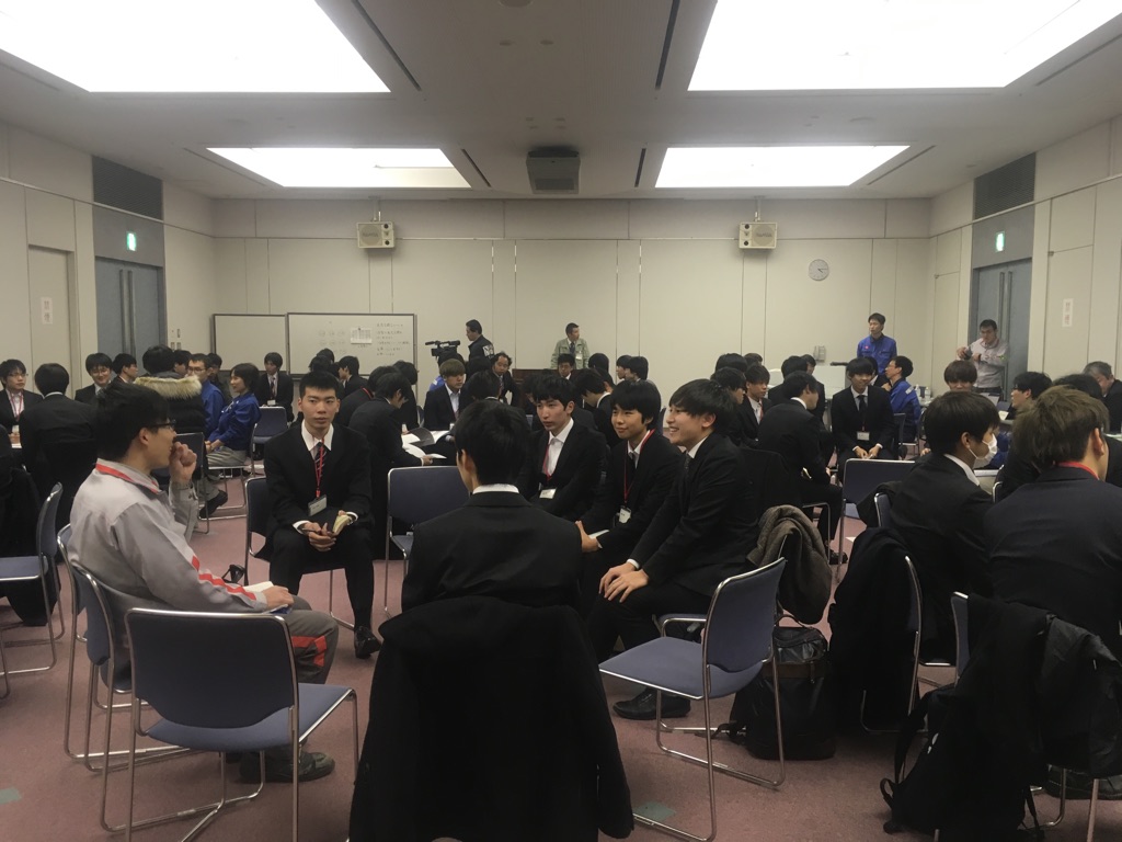 先輩社員との意見交換