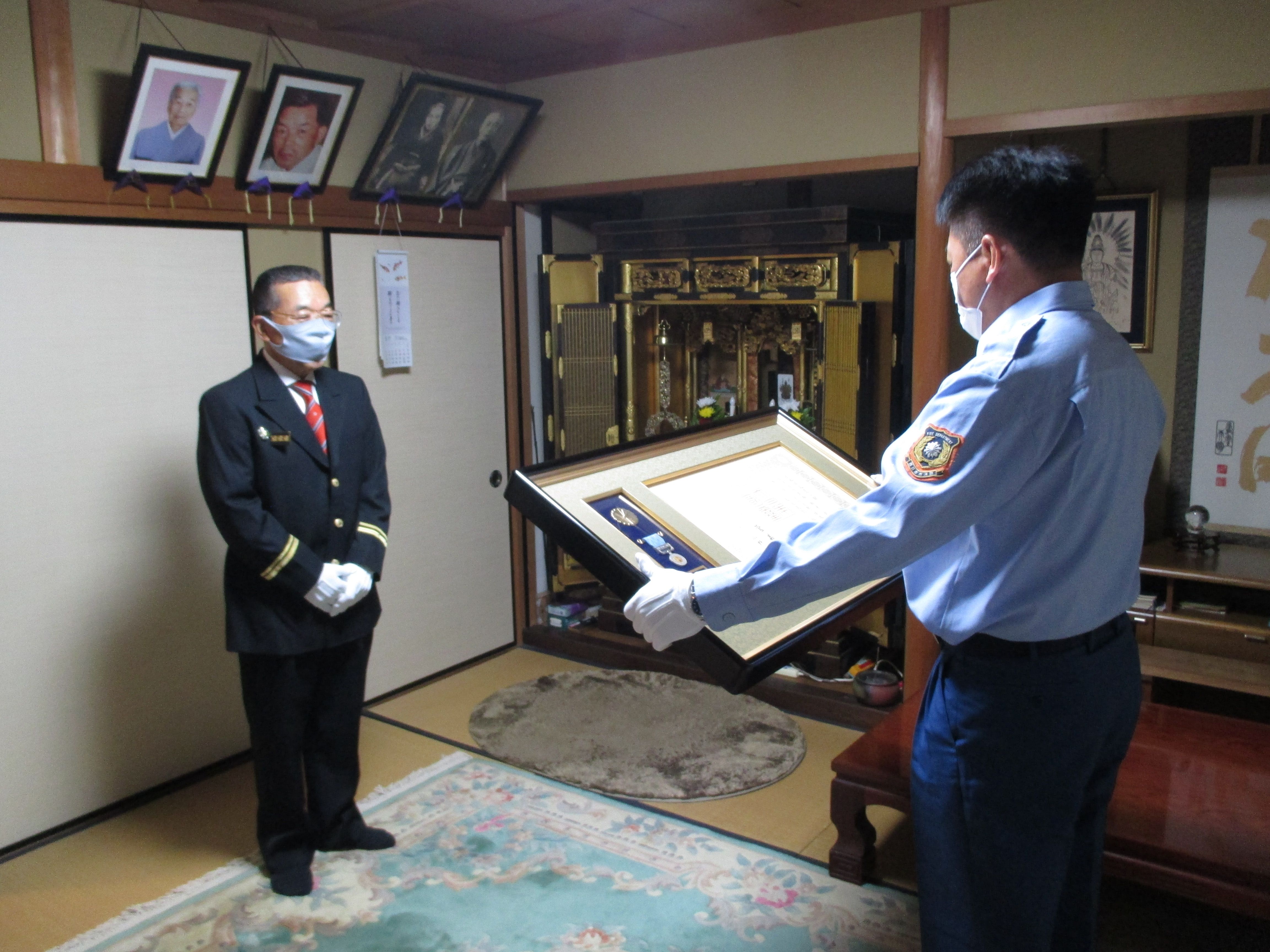 伝達を受ける舘下野分団長