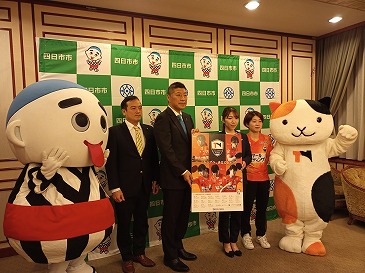 トップおとめピンポンズ表敬訪問の際の記念写真。