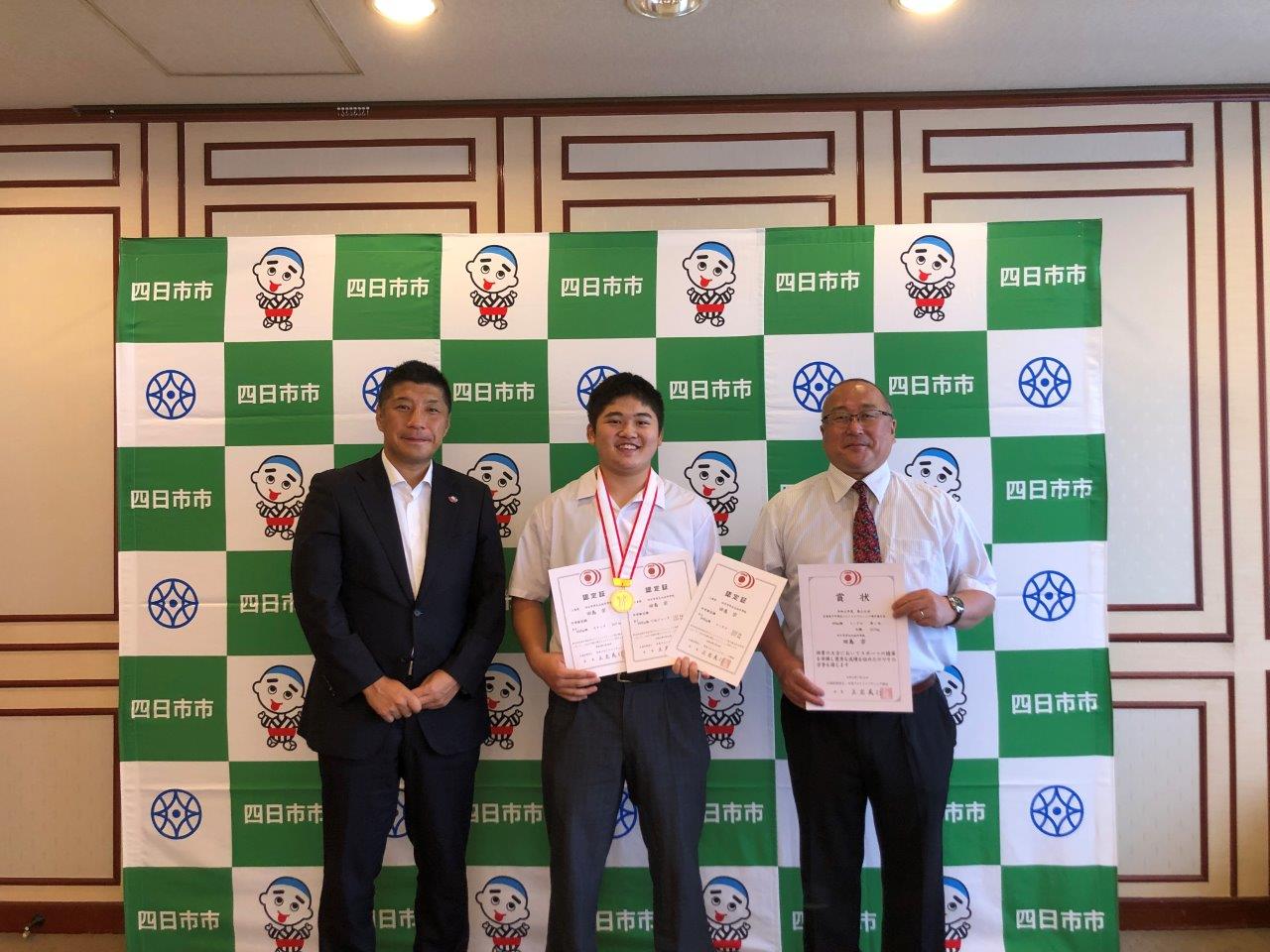 0808　全国中学生ウエイトリフティング選手権大会優勝選手表敬訪問