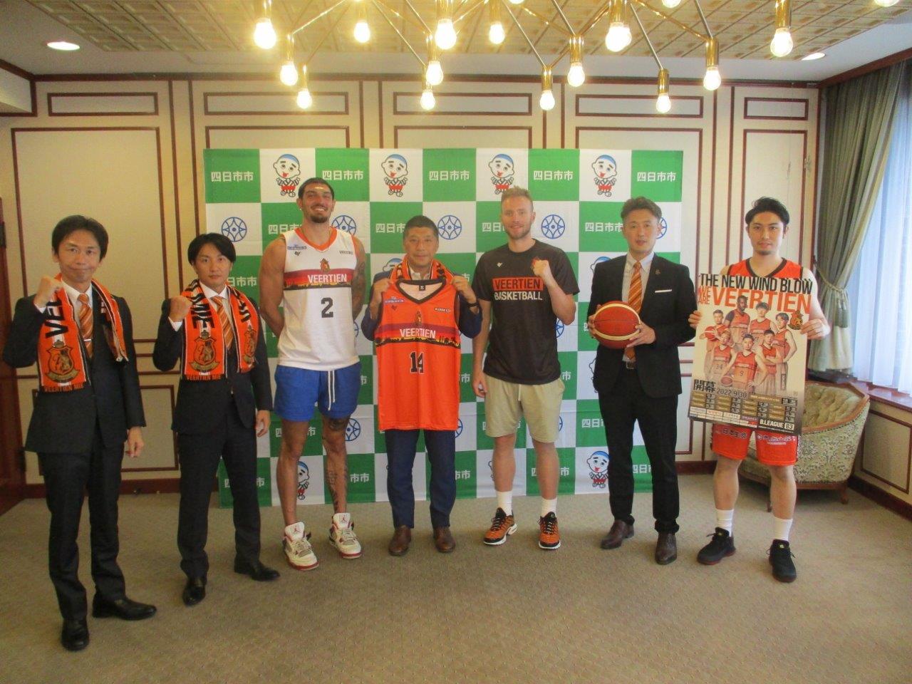 0907 ヴィアティン三重バスケットボール表敬訪問