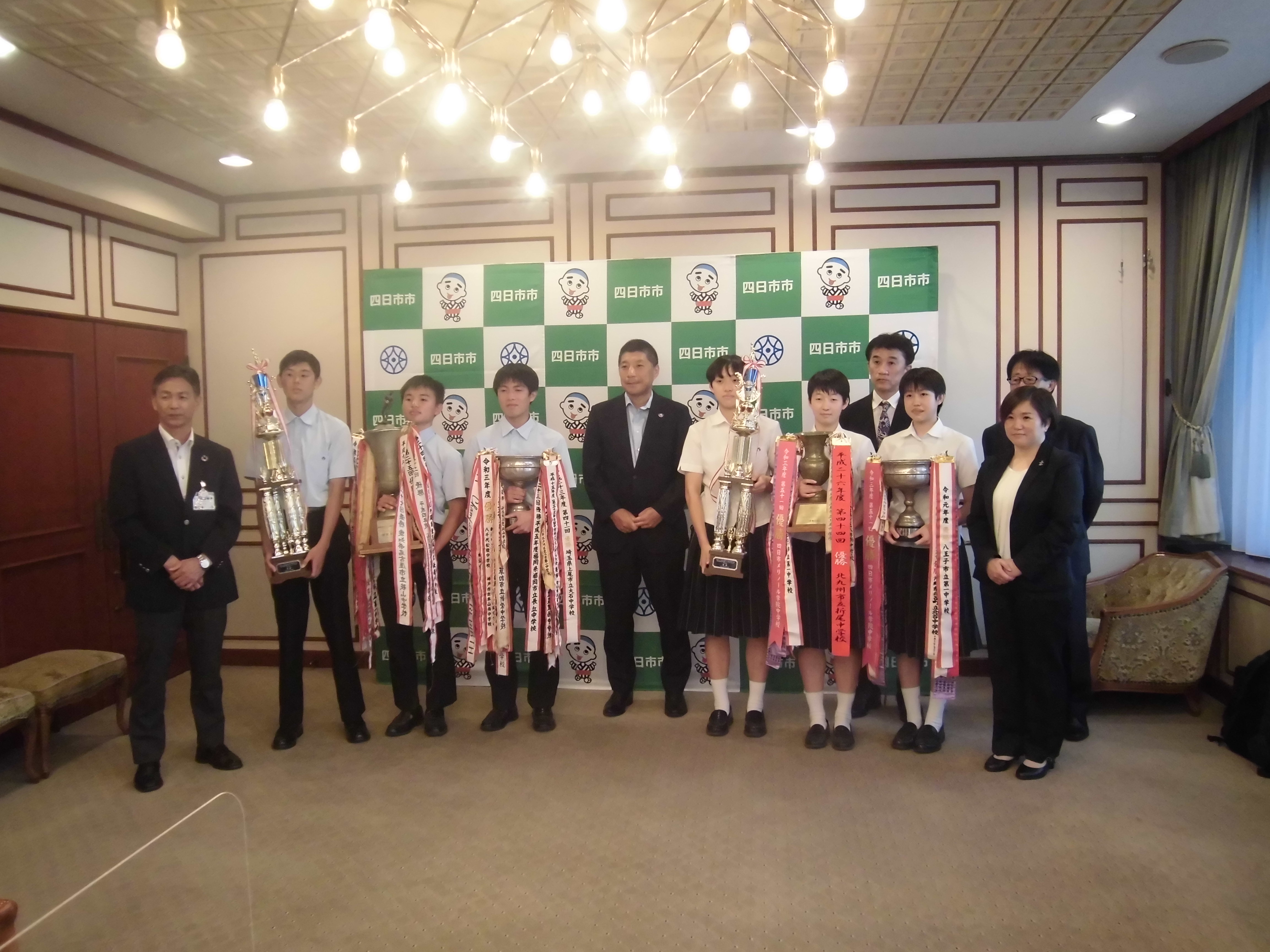 0914 四日市メリノール学院中学校男子・女子バスケットボール部表敬訪問