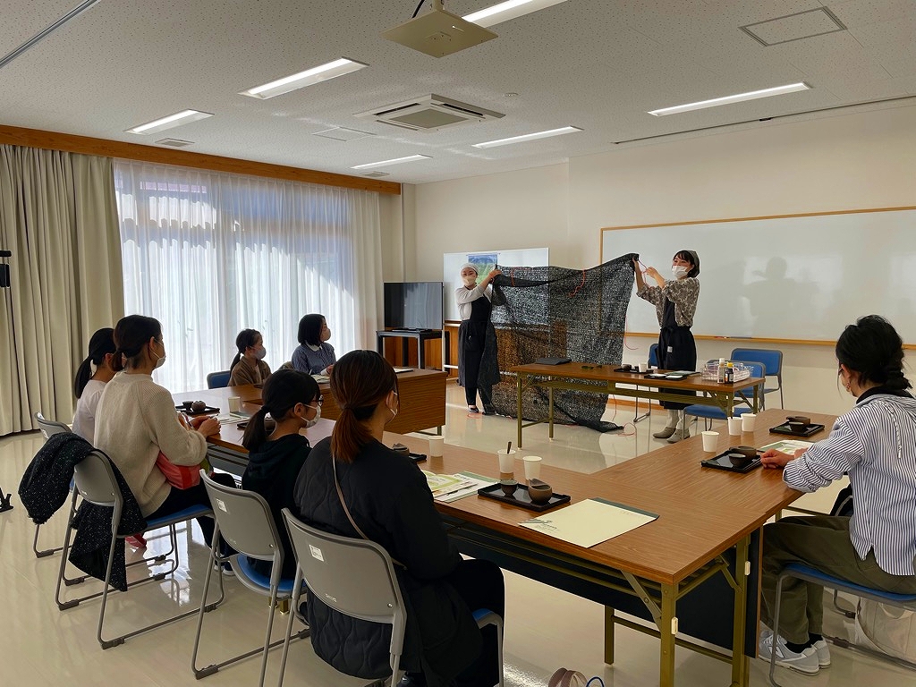 昨年度のかぶせ茶の入れ方＆料理体験講座の様子