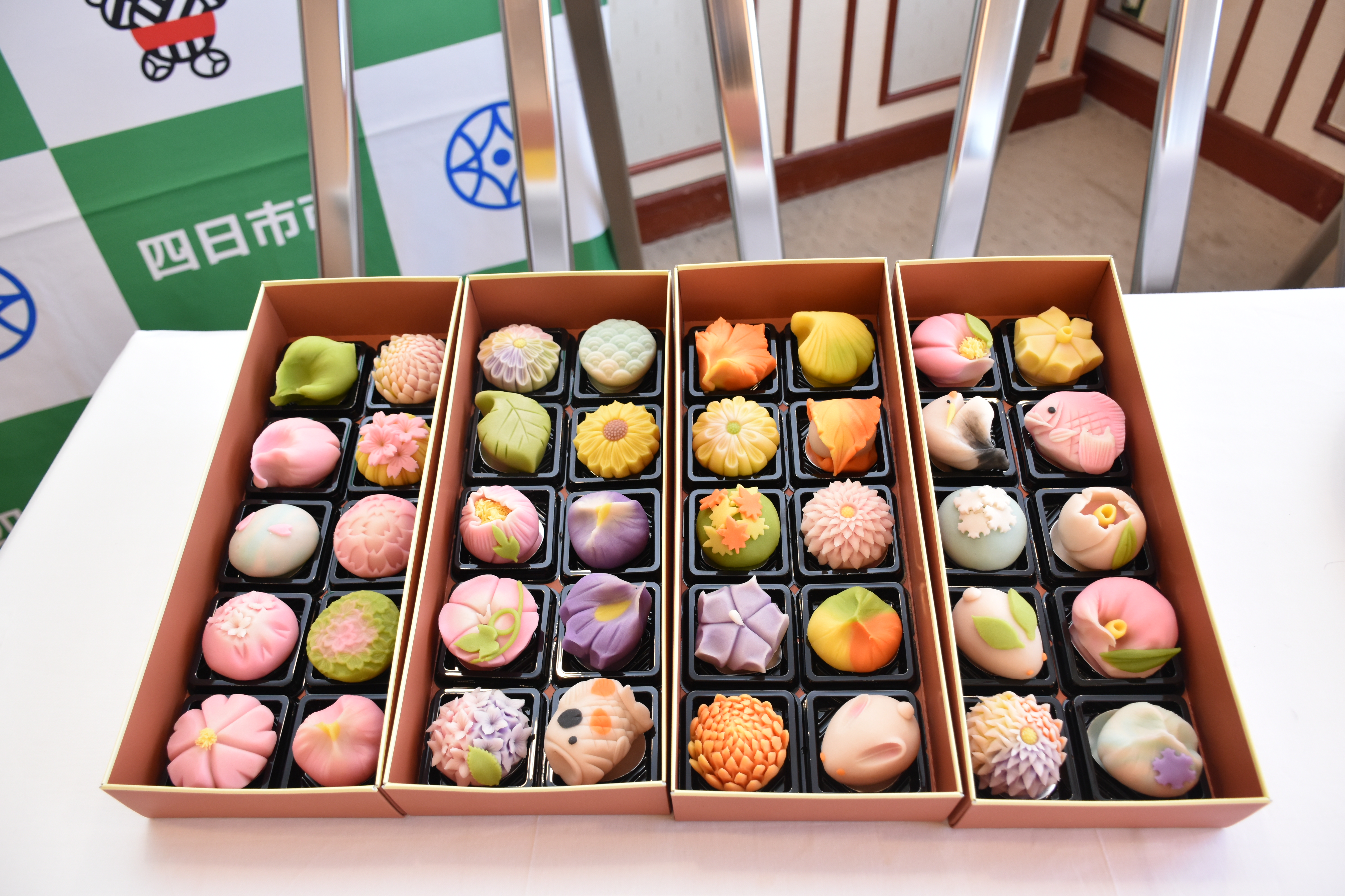 ずーっと、眺めていたくなりますが、お早目にお召し上がりください。「夢菓子工房ことよ」季節の練り切り菓子