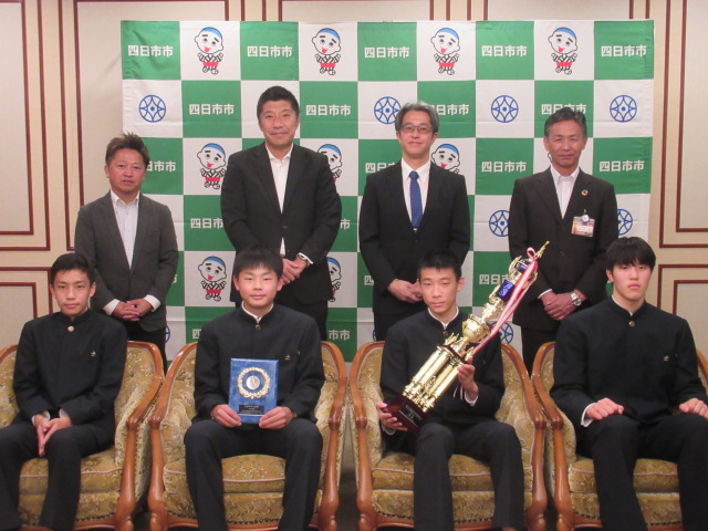 20231027　令和４年度全国中学校体育大会（バスケットボール）優勝選手表敬訪問