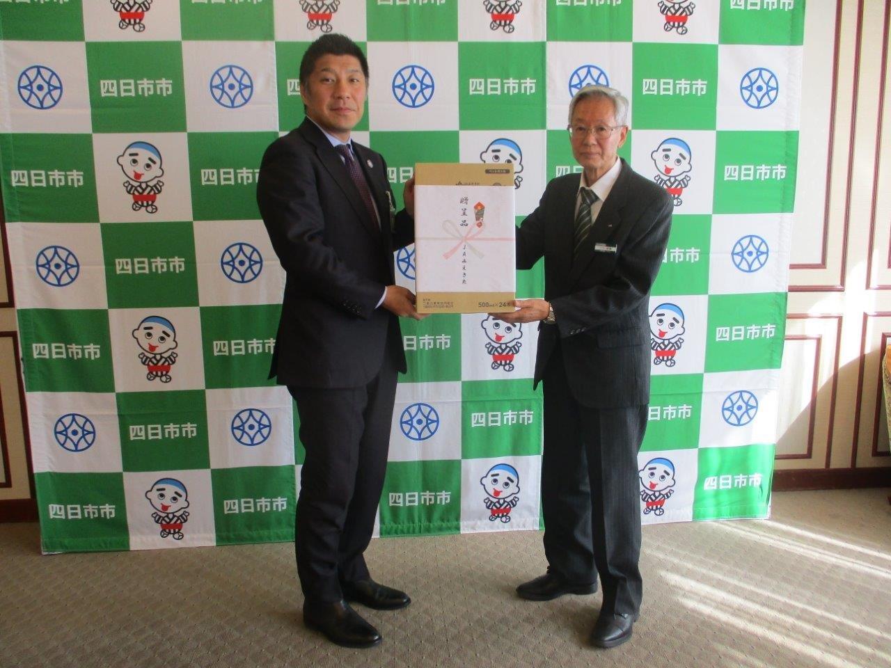 20240115　美し国三重市町対抗駅伝応援ドリンク贈呈式