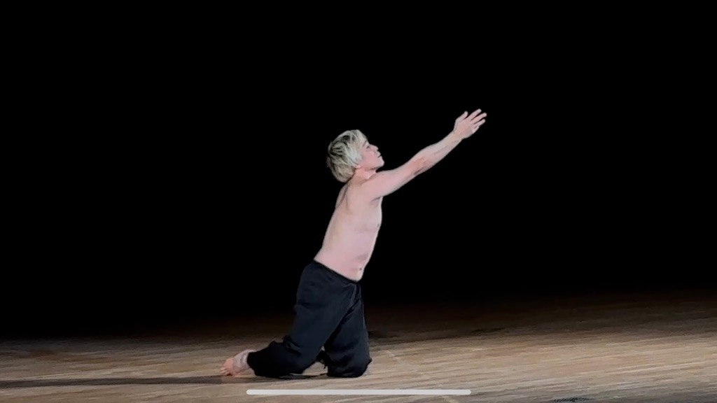 ダンス中の大前さん