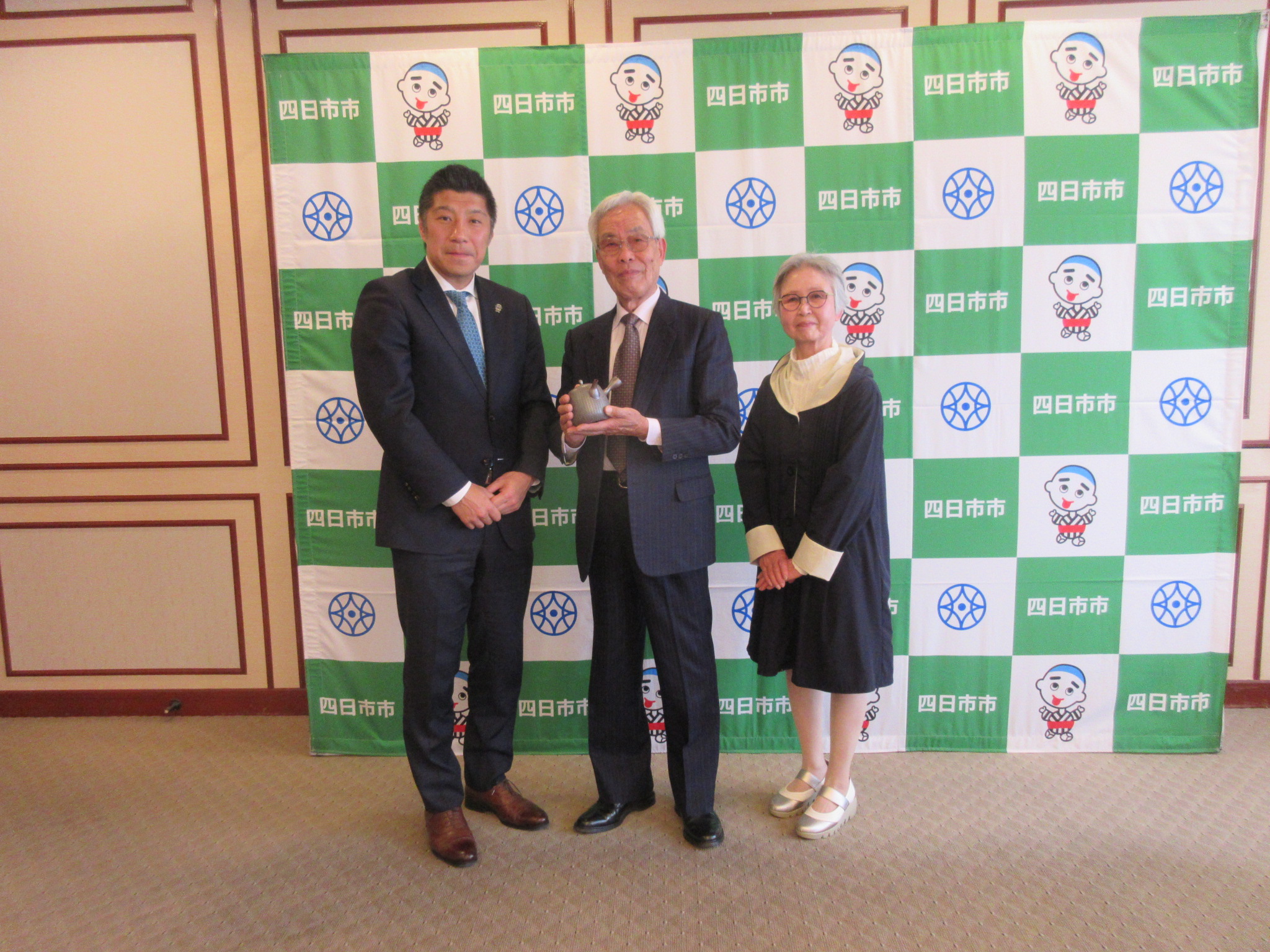 20250410　清水醉月氏寄贈品受領式.JPG