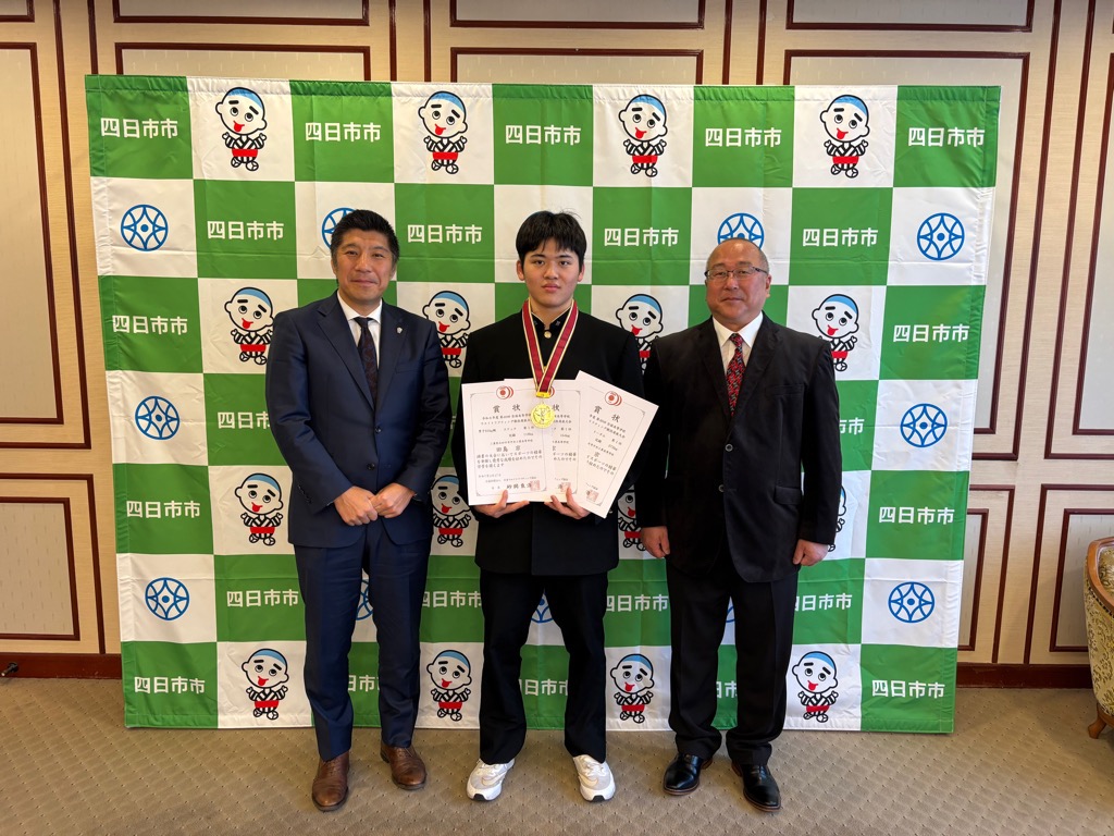 20250417　四日市中央工業高校レスリング部表敬訪問.jpg