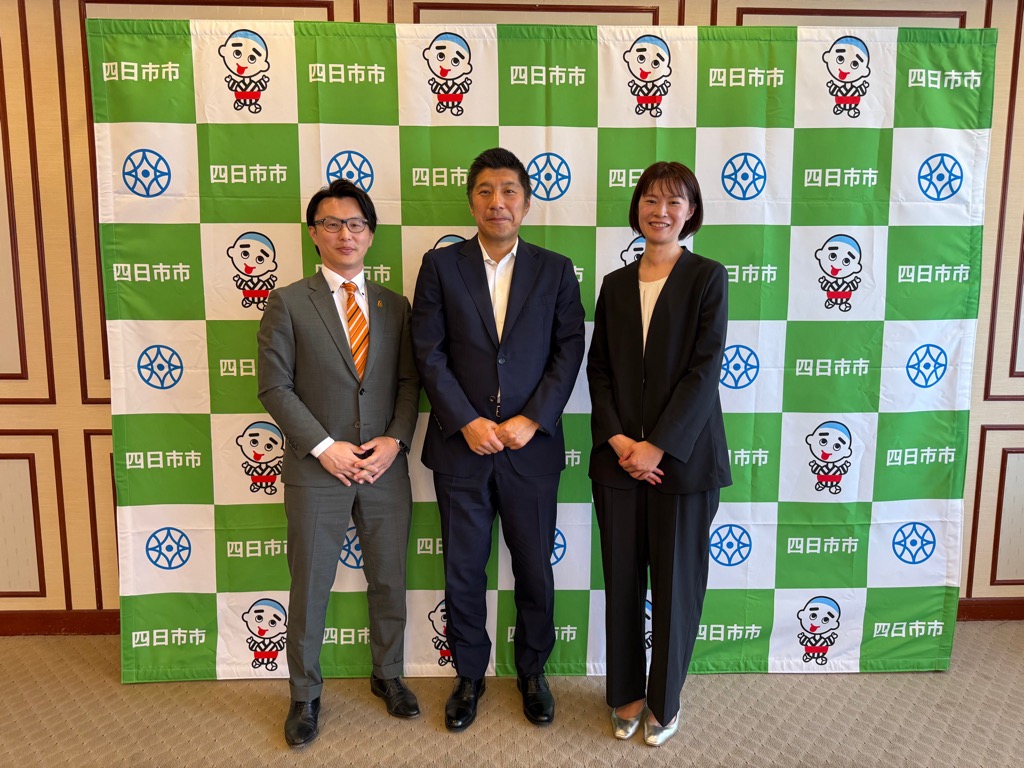 20250528 ヴィアティン三重バレー表敬訪問.jpg