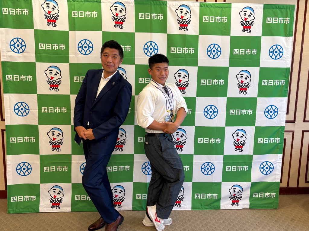 20250911　全国高校生ボディビル選手権大会優勝者表敬訪問.jpg